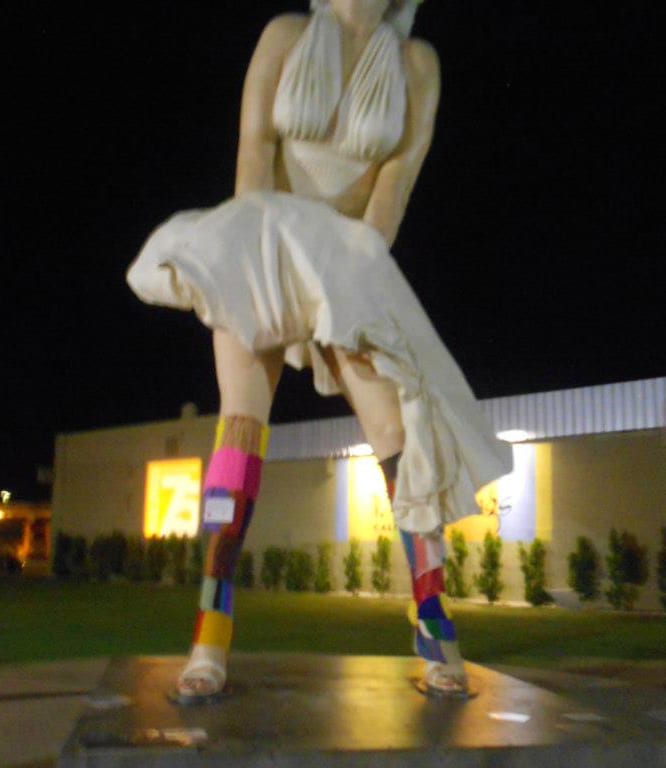 Photo of Marilyn Forever statue wearing legwarmers