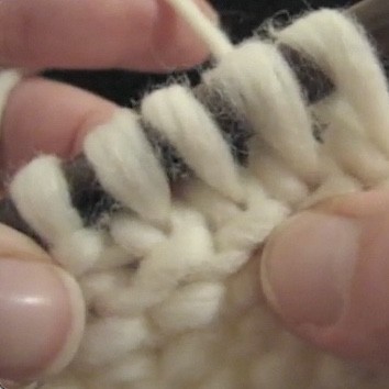 5 Bulky Cabled Legwarmers Rows 5 6 2 video screenshot 82022